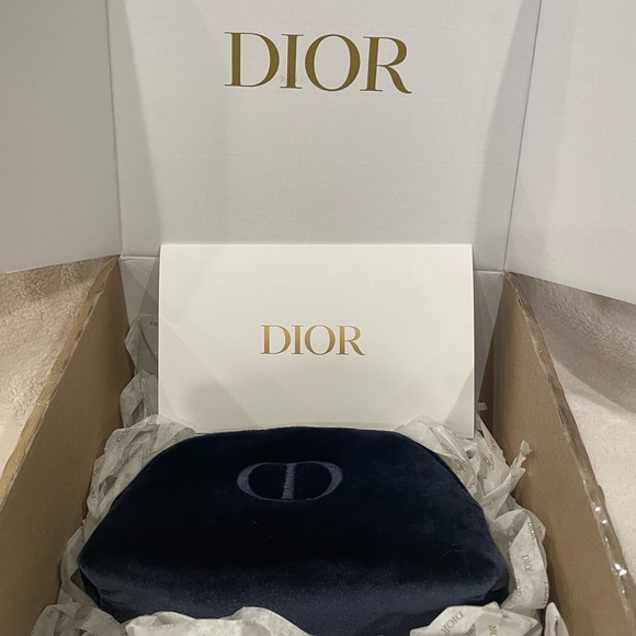 DIOR Velvet Makeup Pouch - Picture 2 of 8